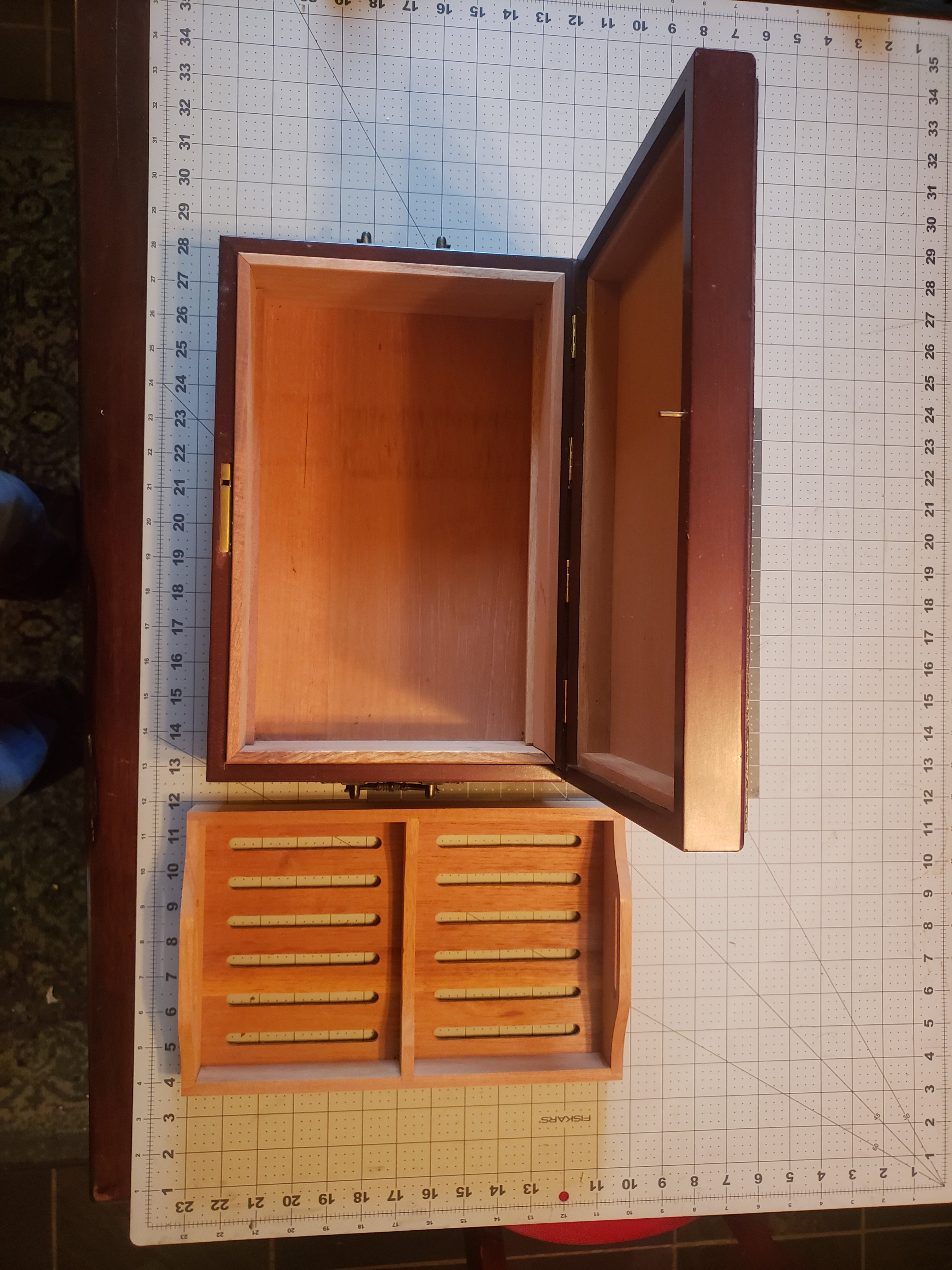 Vintage Cigar Humidor Solid Wood 14 x 9.5 x 4.5 in Hygrometer Trays Cedar Lined