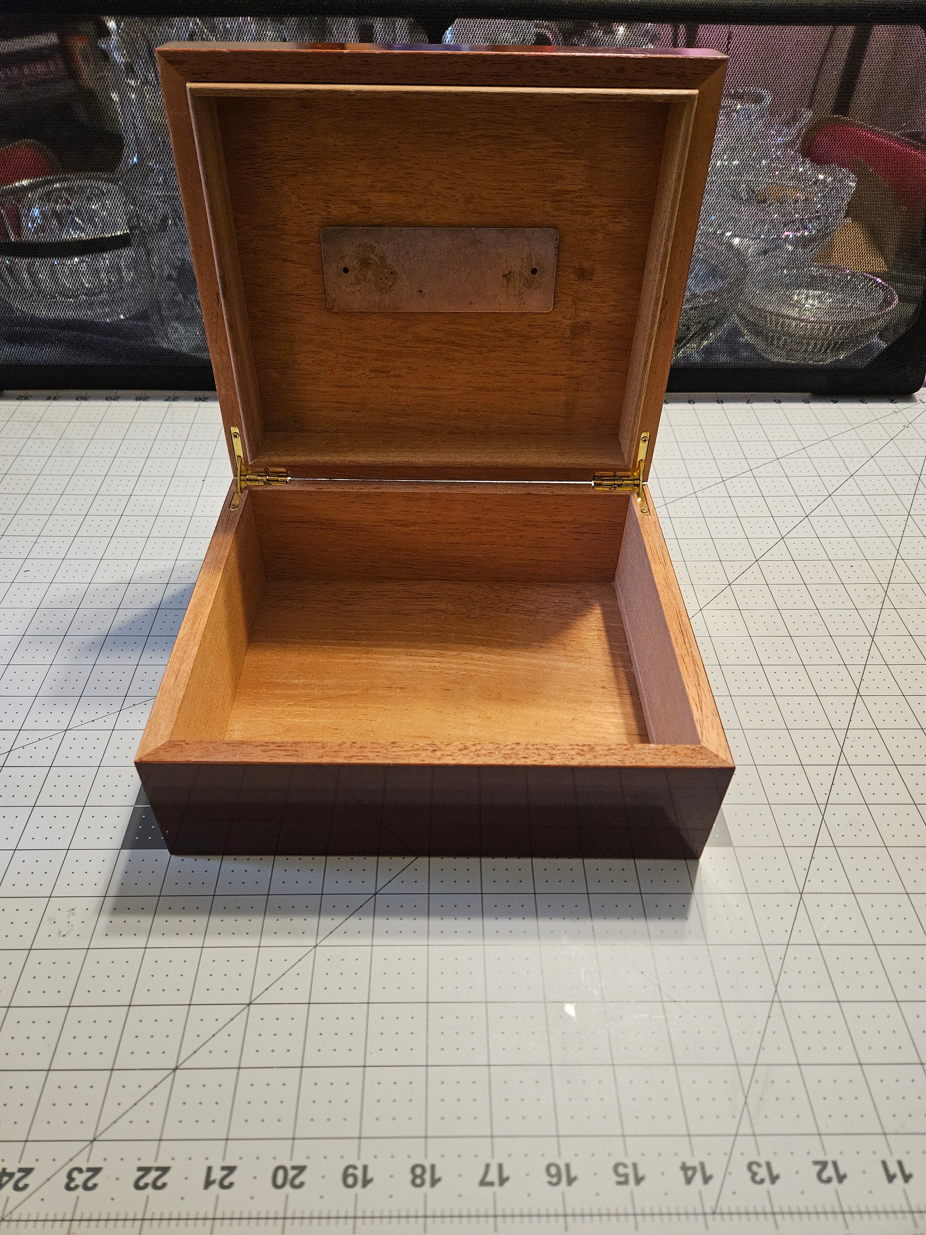 Wooden Humidor 10 x 9 x 4.5 in, Polished Finish