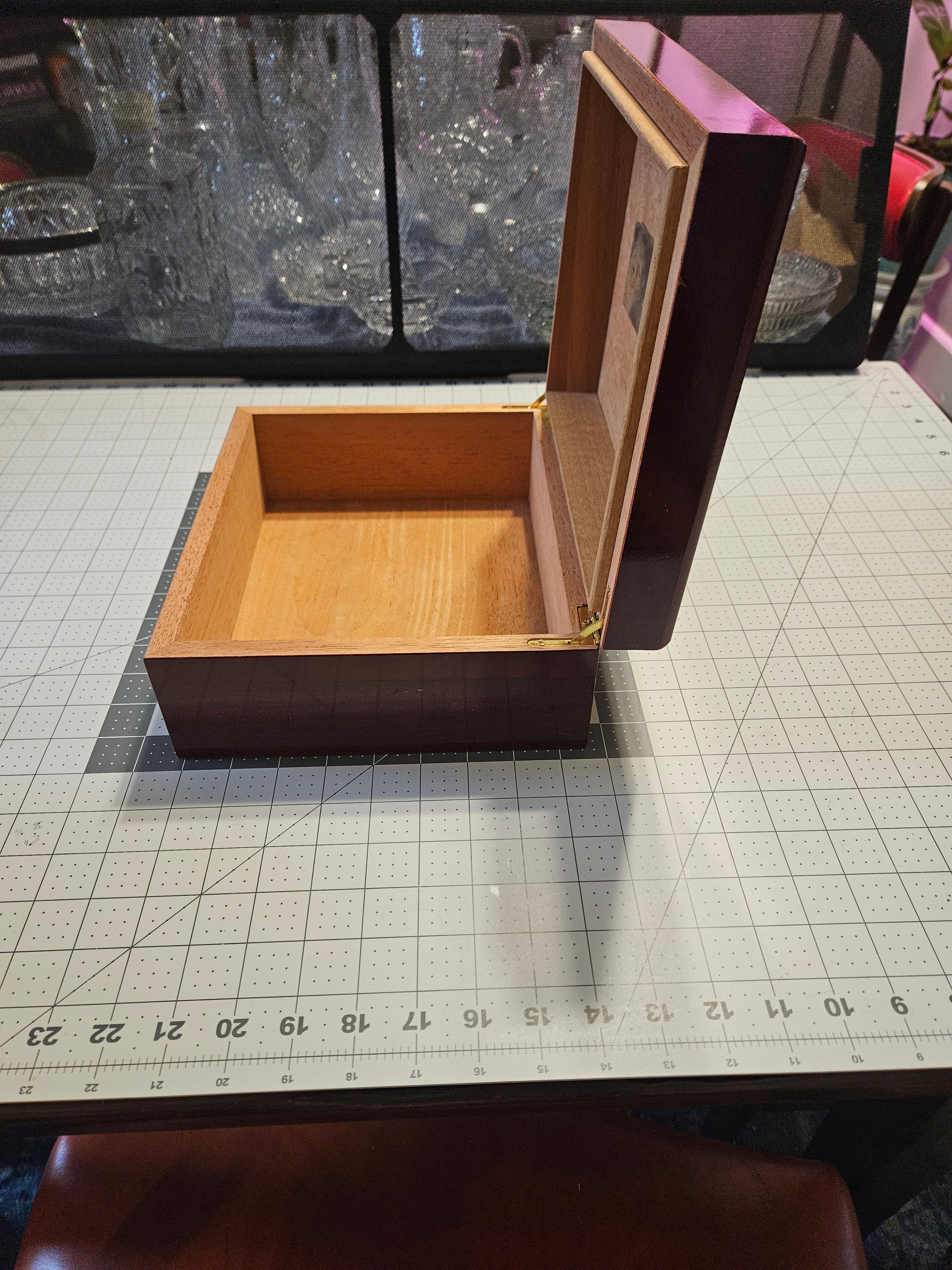 Wooden Humidor 10 x 9 x 4.5 in, Polished Finish