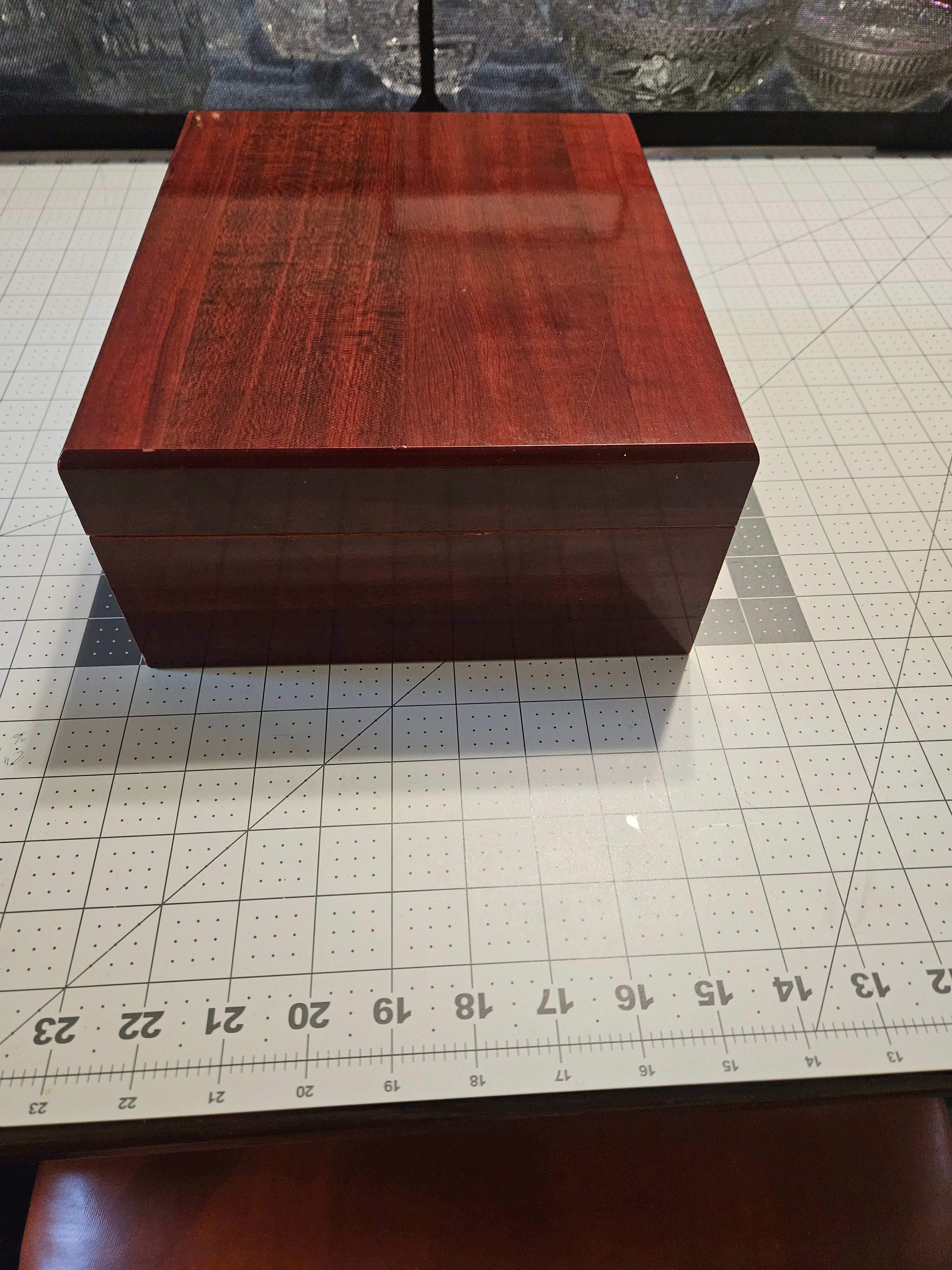 Wooden Humidor 10 x 9 x 4.5 in, Polished Finish